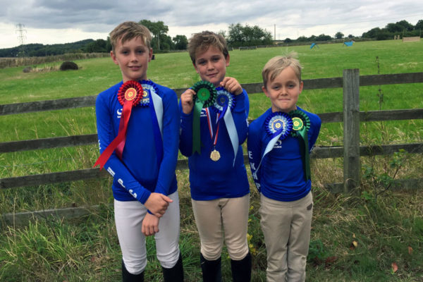 мальчики в конном спорте